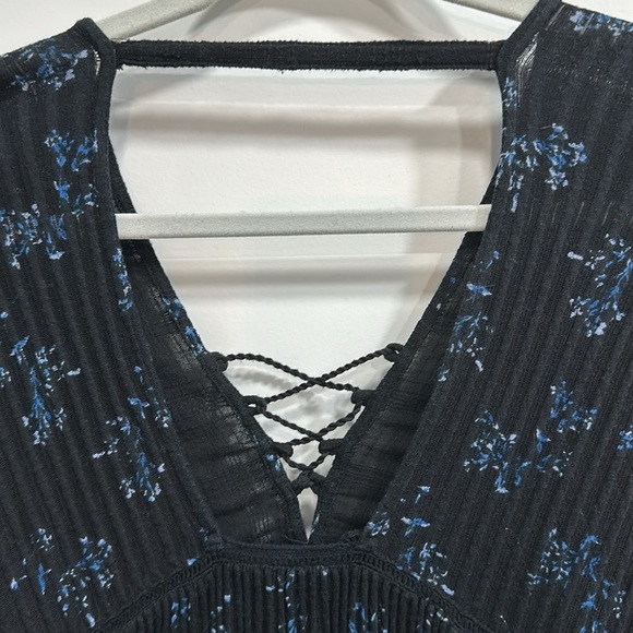 Lucky Long Sleeve Top Size Medium - Picture 5 of 10